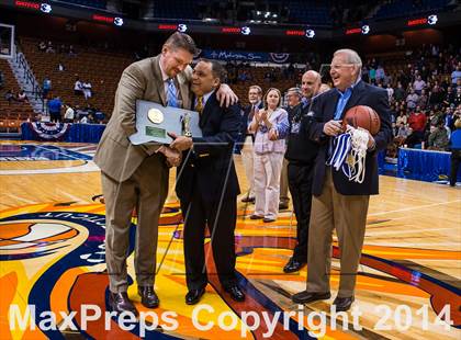 Thumbnail 2 in Valley Regional vs. Sacred Heart (CIAC Class S Final) photogallery.