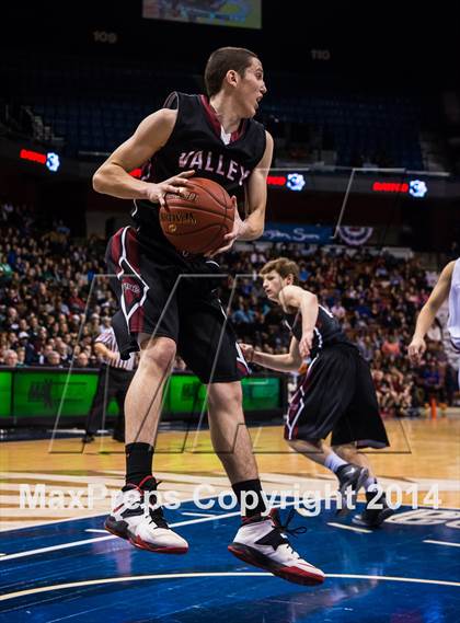 Thumbnail 3 in Valley Regional vs. Sacred Heart (CIAC Class S Final) photogallery.