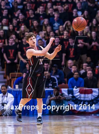 Thumbnail 2 in Valley Regional vs. Sacred Heart (CIAC Class S Final) photogallery.