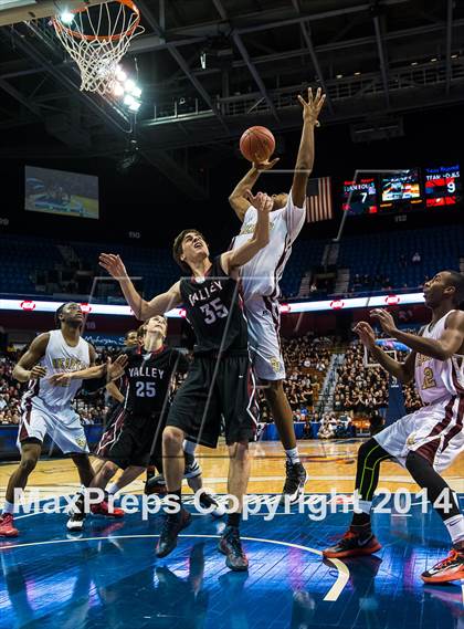 Thumbnail 3 in Valley Regional vs. Sacred Heart (CIAC Class S Final) photogallery.