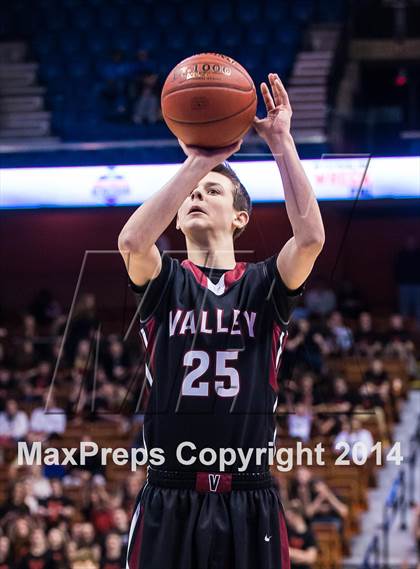 Thumbnail 3 in Valley Regional vs. Sacred Heart (CIAC Class S Final) photogallery.