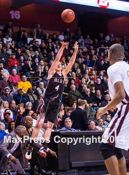 Thumbnail 2 in Valley Regional vs. Sacred Heart (CIAC Class S Final) photogallery.