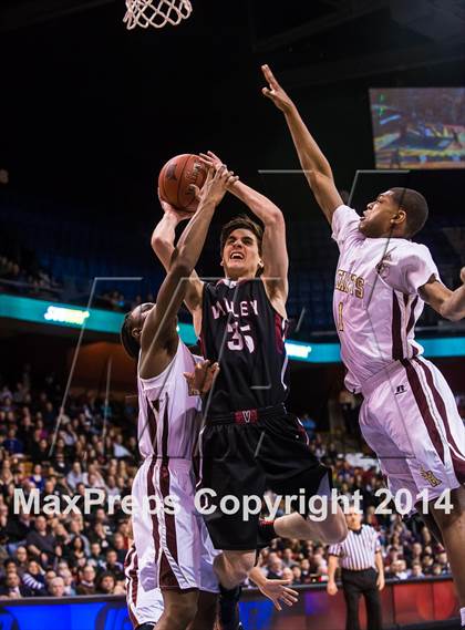 Thumbnail 1 in Valley Regional vs. Sacred Heart (CIAC Class S Final) photogallery.