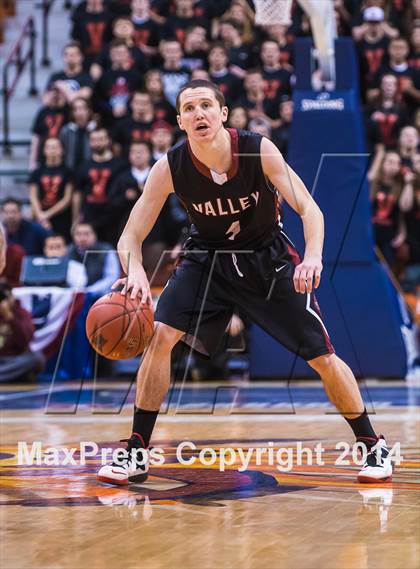 Thumbnail 3 in Valley Regional vs. Sacred Heart (CIAC Class S Final) photogallery.