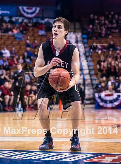 Thumbnail 3 in Valley Regional vs. Sacred Heart (CIAC Class S Final) photogallery.