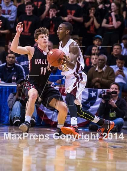 Thumbnail 1 in Valley Regional vs. Sacred Heart (CIAC Class S Final) photogallery.