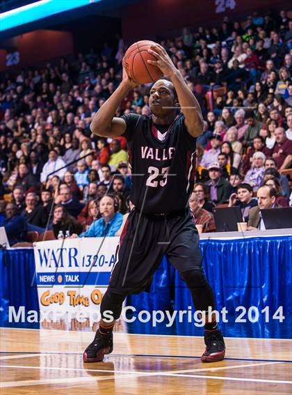 Thumbnail 2 in Valley Regional vs. Sacred Heart (CIAC Class S Final) photogallery.