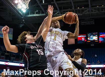 Thumbnail 2 in Valley Regional vs. Sacred Heart (CIAC Class S Final) photogallery.