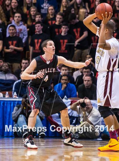 Thumbnail 3 in Valley Regional vs. Sacred Heart (CIAC Class S Final) photogallery.