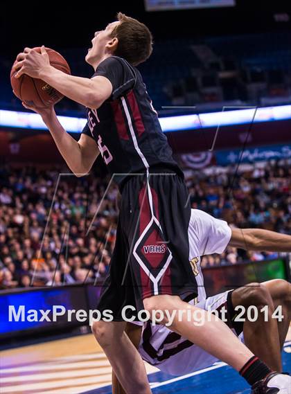 Thumbnail 1 in Valley Regional vs. Sacred Heart (CIAC Class S Final) photogallery.