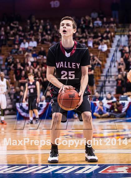 Thumbnail 2 in Valley Regional vs. Sacred Heart (CIAC Class S Final) photogallery.