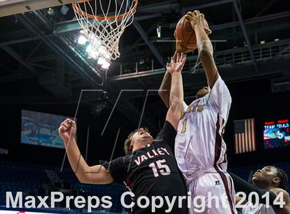 Thumbnail 1 in Valley Regional vs. Sacred Heart (CIAC Class S Final) photogallery.