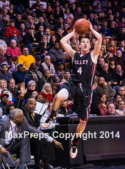 Thumbnail 1 in Valley Regional vs. Sacred Heart (CIAC Class S Final) photogallery.