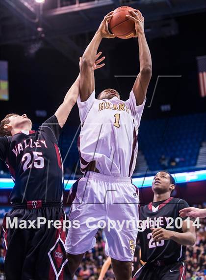 Thumbnail 1 in Valley Regional vs. Sacred Heart (CIAC Class S Final) photogallery.