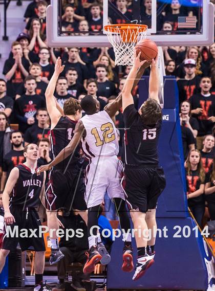 Thumbnail 3 in Valley Regional vs. Sacred Heart (CIAC Class S Final) photogallery.