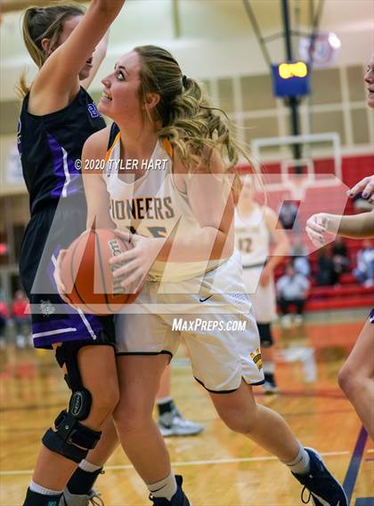 Thumbnail 3 in Brownsburg vs. Mooresville (IHSAA 4A First Round Playoff) photogallery.