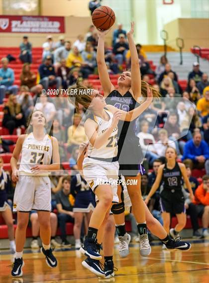 Thumbnail 2 in Brownsburg vs. Mooresville (IHSAA 4A First Round Playoff) photogallery.