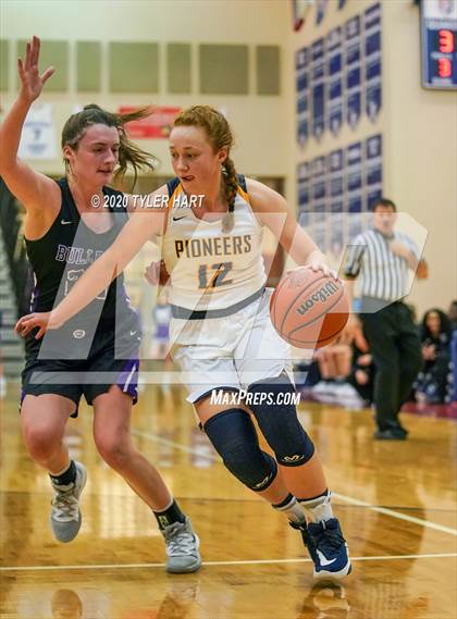 Thumbnail 3 in Brownsburg vs. Mooresville (IHSAA 4A First Round Playoff) photogallery.