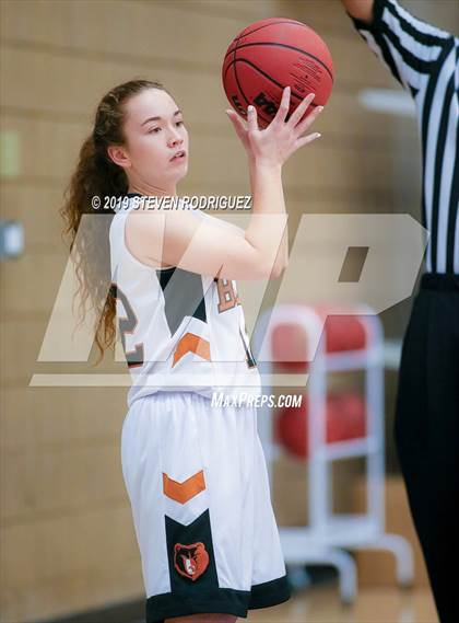 Thumbnail 2 in Central Catholic vs. Summerville photogallery.