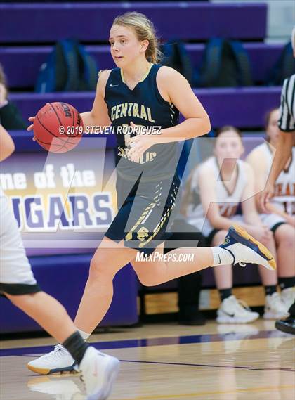 Thumbnail 3 in Central Catholic vs. Summerville photogallery.