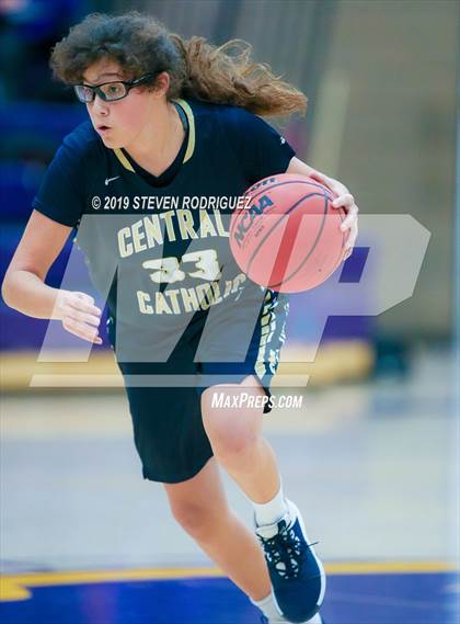 Thumbnail 2 in Central Catholic vs. Summerville photogallery.