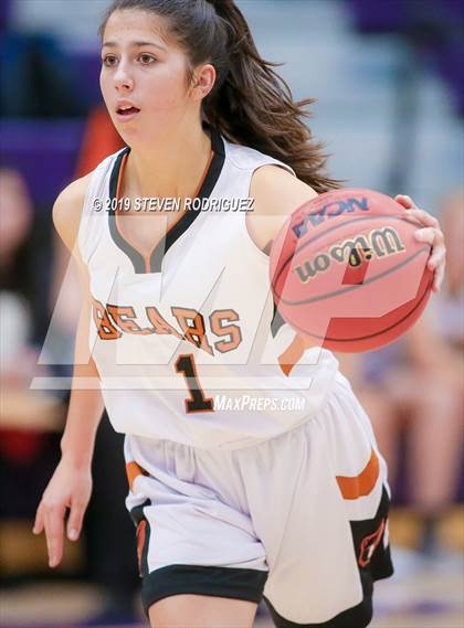 Thumbnail 2 in Central Catholic vs. Summerville photogallery.