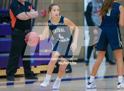Thumbnail 1 in Central Catholic vs. Summerville photogallery.