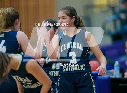 Thumbnail 1 in Central Catholic vs. Summerville photogallery.