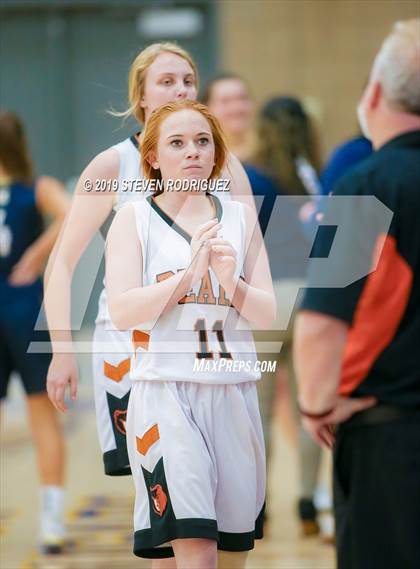 Thumbnail 2 in Central Catholic vs. Summerville photogallery.