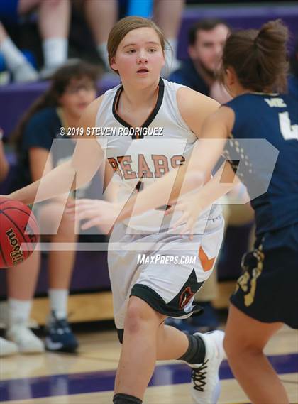 Thumbnail 2 in Central Catholic vs. Summerville photogallery.