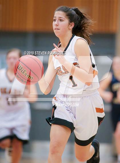 Thumbnail 2 in Central Catholic vs. Summerville photogallery.
