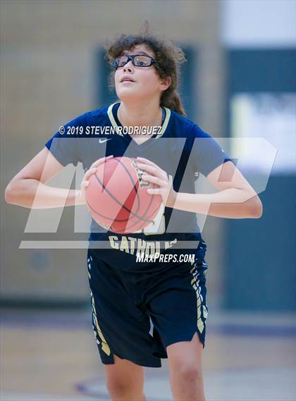Thumbnail 3 in Central Catholic vs. Summerville photogallery.