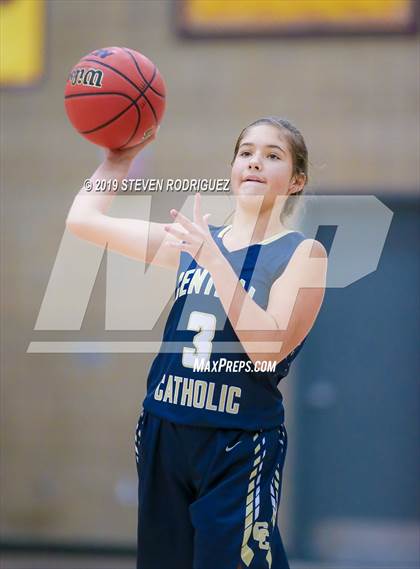 Thumbnail 1 in Central Catholic vs. Summerville photogallery.