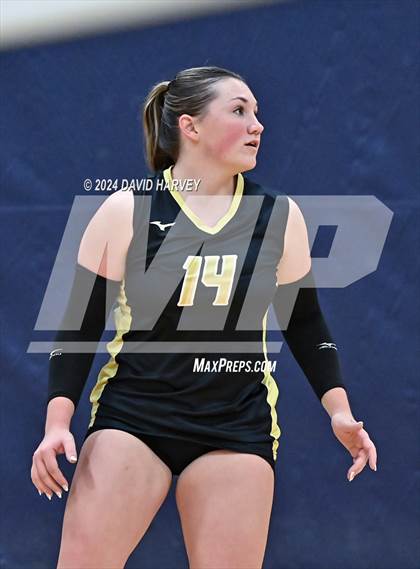 Thumbnail 3 in Regis Jesuit vs Monarch photogallery.