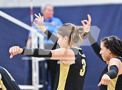 Thumbnail 1 in Regis Jesuit vs Monarch photogallery.