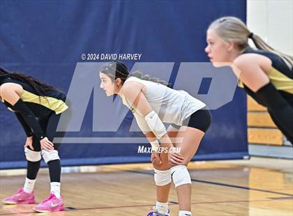 Thumbnail 3 in Regis Jesuit vs Monarch photogallery.
