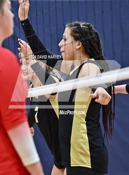 Thumbnail 3 in Regis Jesuit vs Monarch photogallery.