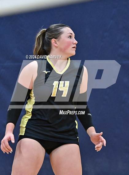 Thumbnail 1 in Regis Jesuit vs Monarch photogallery.