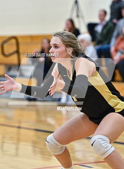 Thumbnail 2 in Regis Jesuit vs Monarch photogallery.
