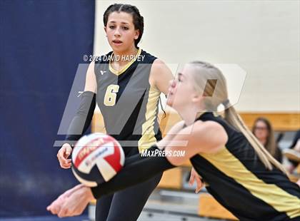 Thumbnail 3 in Regis Jesuit vs Monarch photogallery.