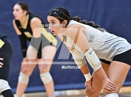 Thumbnail 2 in Regis Jesuit vs Monarch photogallery.