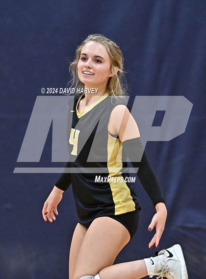 Thumbnail 2 in Regis Jesuit vs Monarch photogallery.