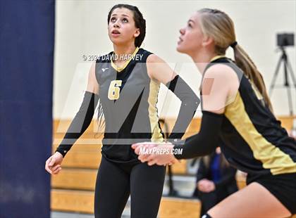 Thumbnail 1 in Regis Jesuit vs Monarch photogallery.