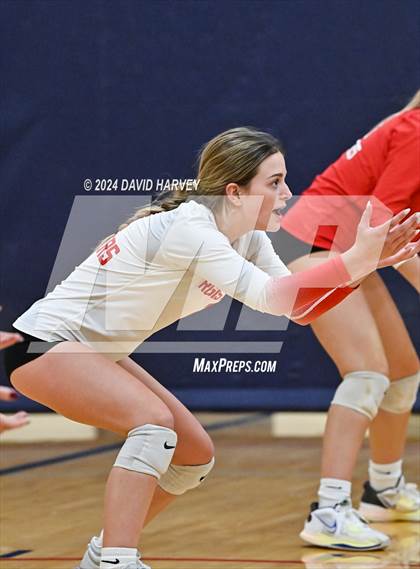 Thumbnail 2 in Regis Jesuit vs Monarch photogallery.