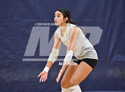 Thumbnail 1 in Regis Jesuit vs Monarch photogallery.