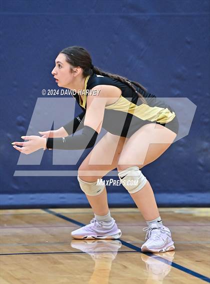 Thumbnail 3 in Regis Jesuit vs Monarch photogallery.