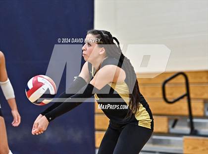 Thumbnail 1 in Regis Jesuit vs Monarch photogallery.