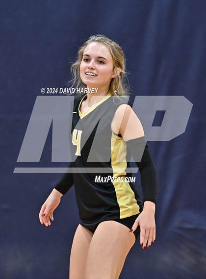 Thumbnail 3 in Regis Jesuit vs Monarch photogallery.