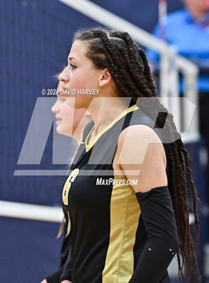 Thumbnail 3 in Regis Jesuit vs Monarch photogallery.