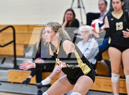 Thumbnail 2 in Regis Jesuit vs Monarch photogallery.
